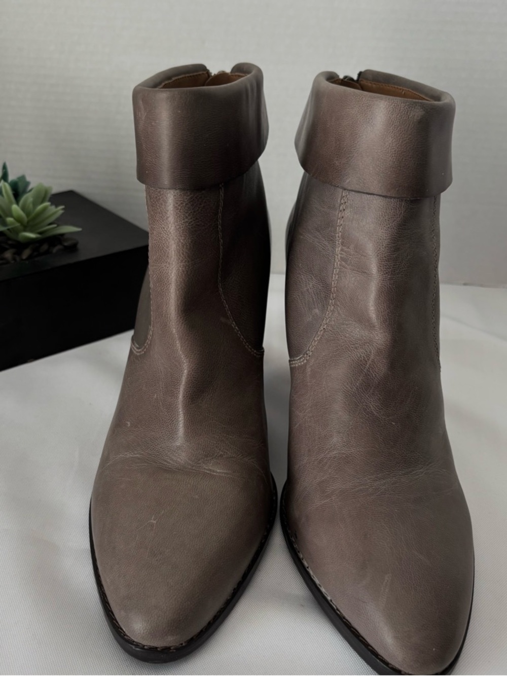 LUCKY BRAND GRAY LEATHER ZIP BACK ANKLE BOOTS STACKED HEEL SZ 11 M